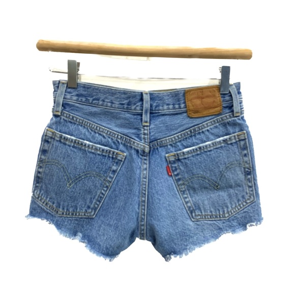 Levi's Premium Denim Jean Shorts Womens Size 25 Button Fly Distressed Frayed Hem - Picture 2 of 15